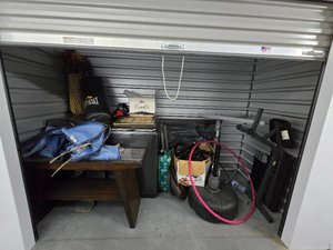10 x 5 storage unit in Rosharon, TX