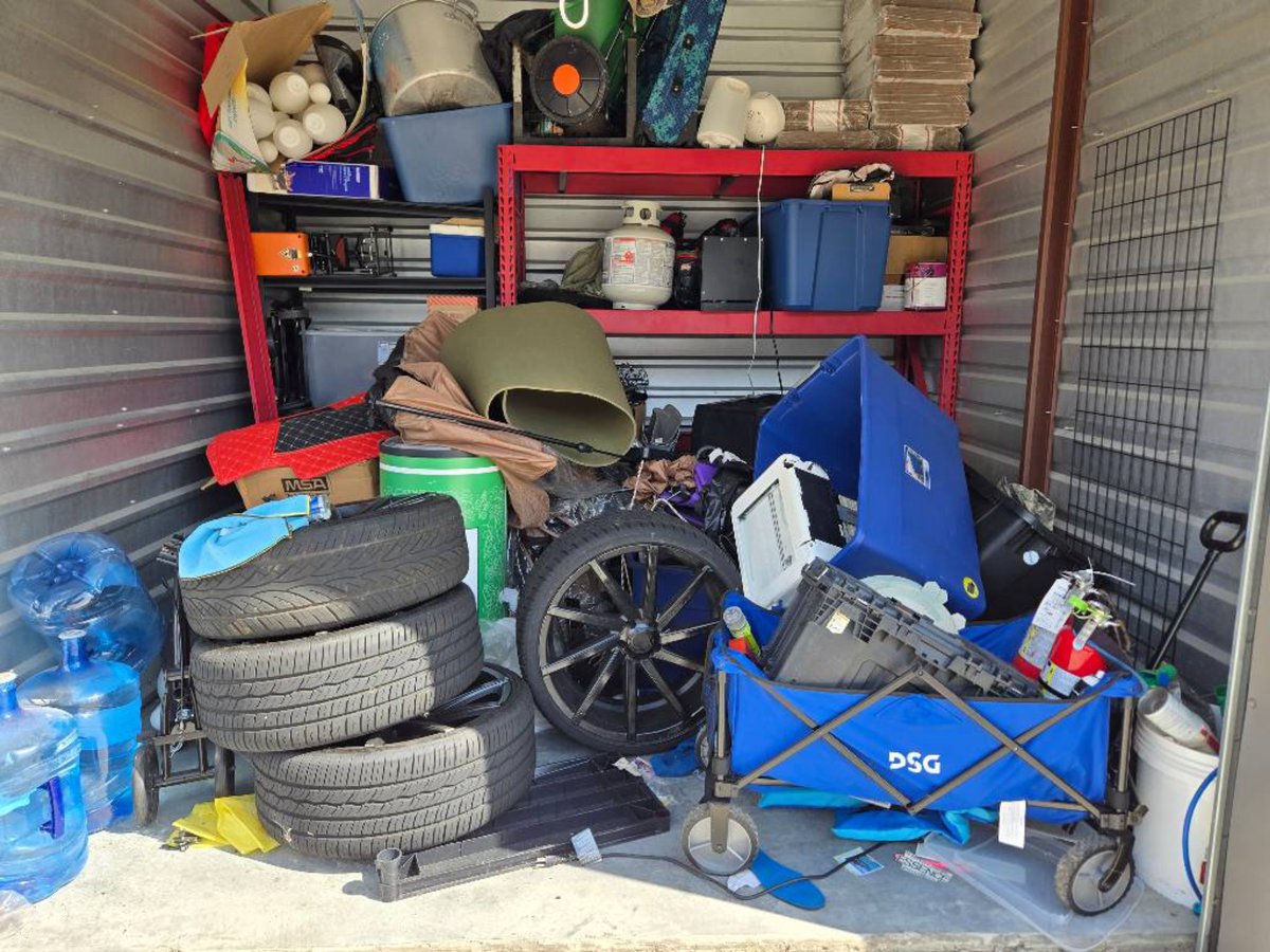 10 x 10 storage unit in Rosharon, TX