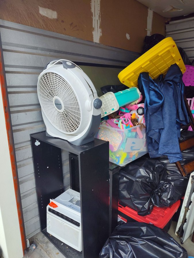 10 x 10 storage unit in Brandon, FL
