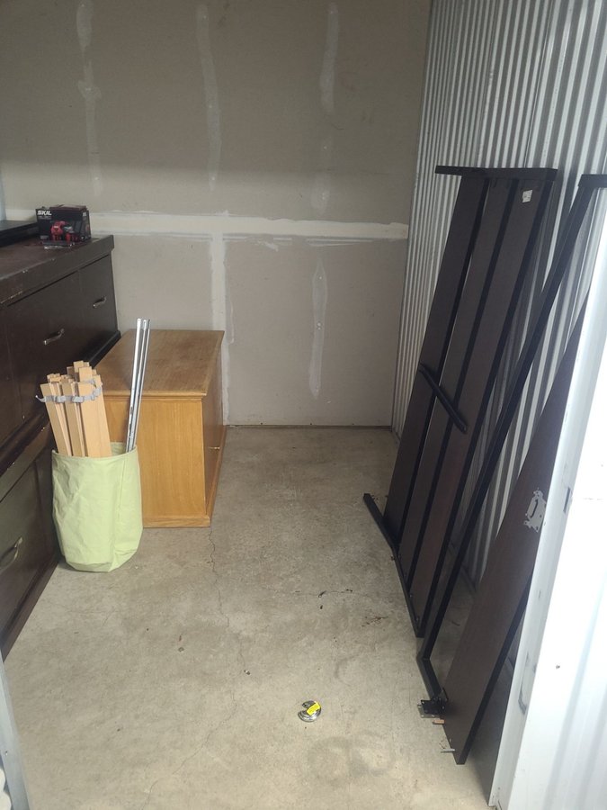 7 x 10 storage unit in Troutdale, OR