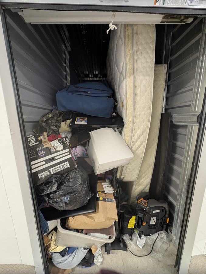5 x 10 storage unit in Bellevue, WA