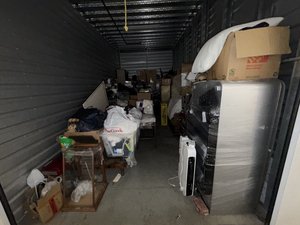 10 x 20 storage unit in Burbank, CA