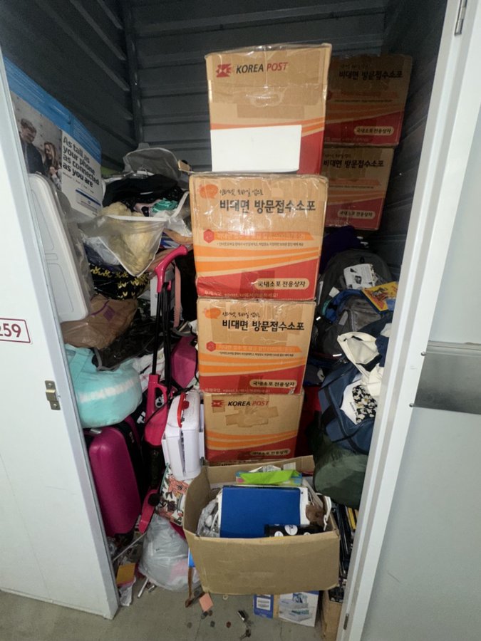 5 x 4 storage unit in Burbank, CA