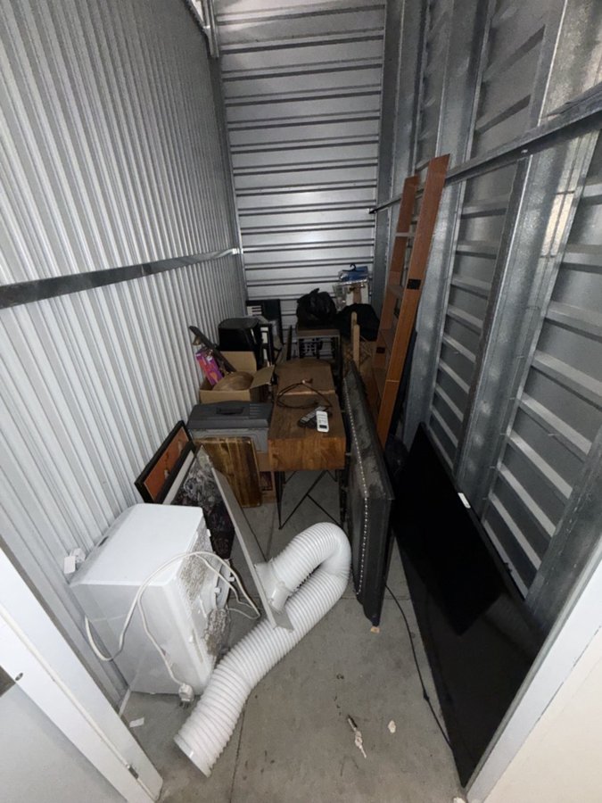 5 x 10 storage unit in Burbank, CA