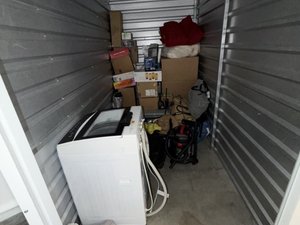 5 x 10 storage unit in Burbank, CA