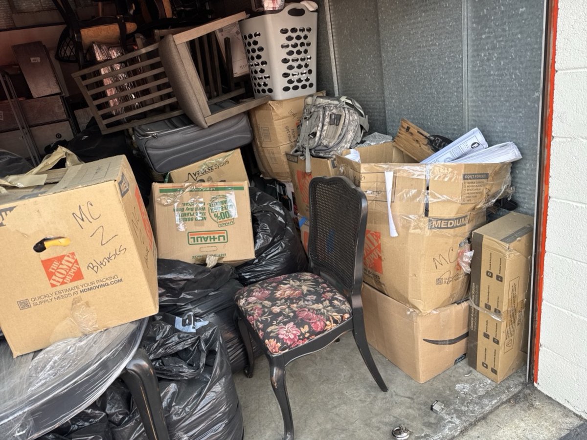 10 x 15 storage unit in Anaheim, CA