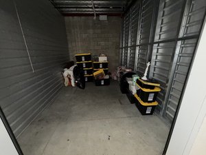 10 x 15 storage unit in Burbank, CA