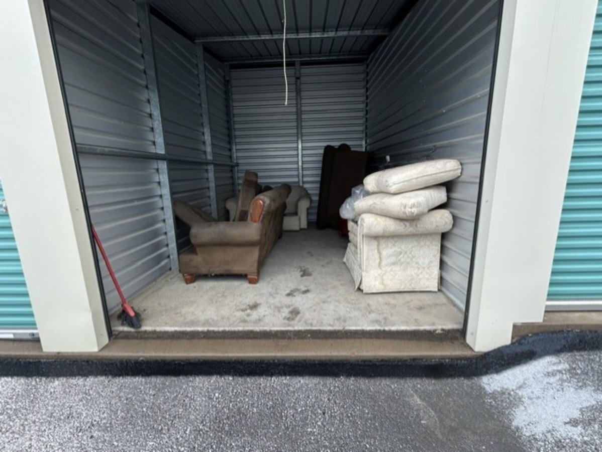 10 x 15 storage unit in Aurora, CO