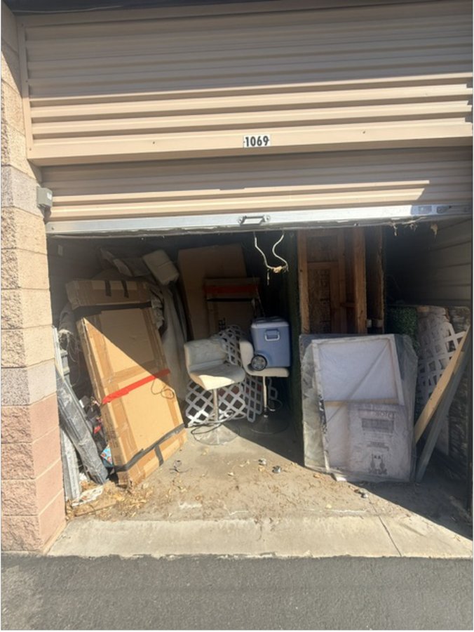10 x 16 storage unit in Simi Valley, CA