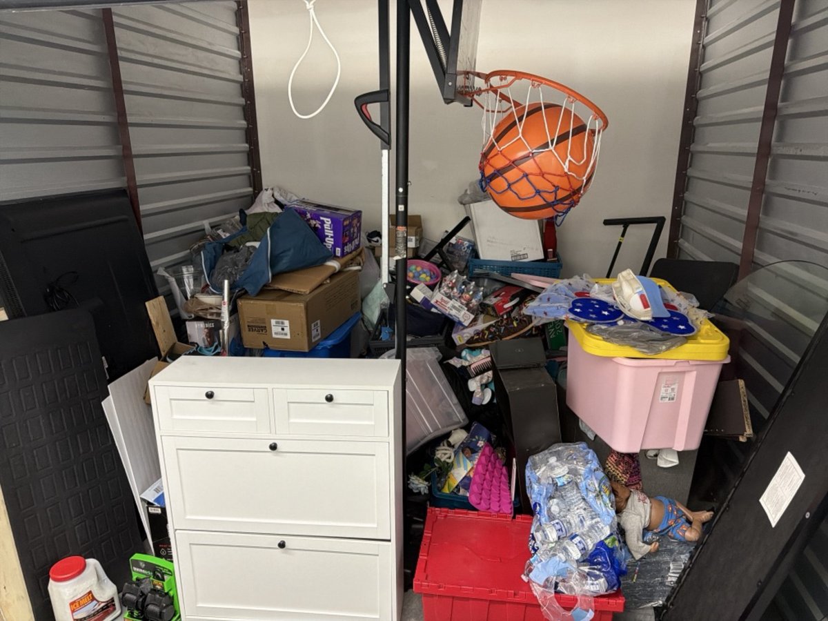 10 x 10 storage unit in Louisville, KY