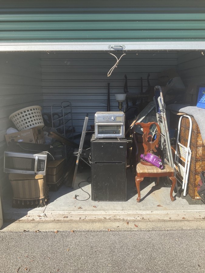 10 x 10 storage unit in Louisville, KY