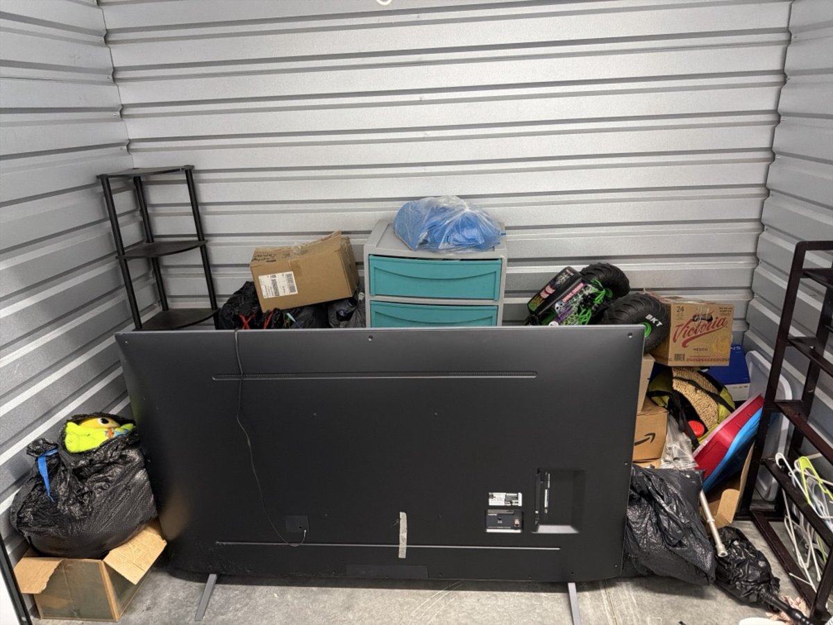 10 x 5 storage unit in Louisville, KY