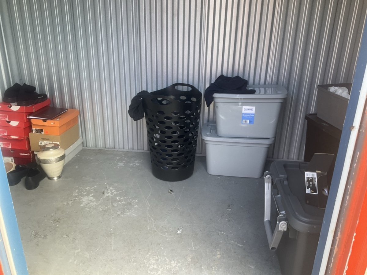 10 x 5 storage unit in High Point, NC