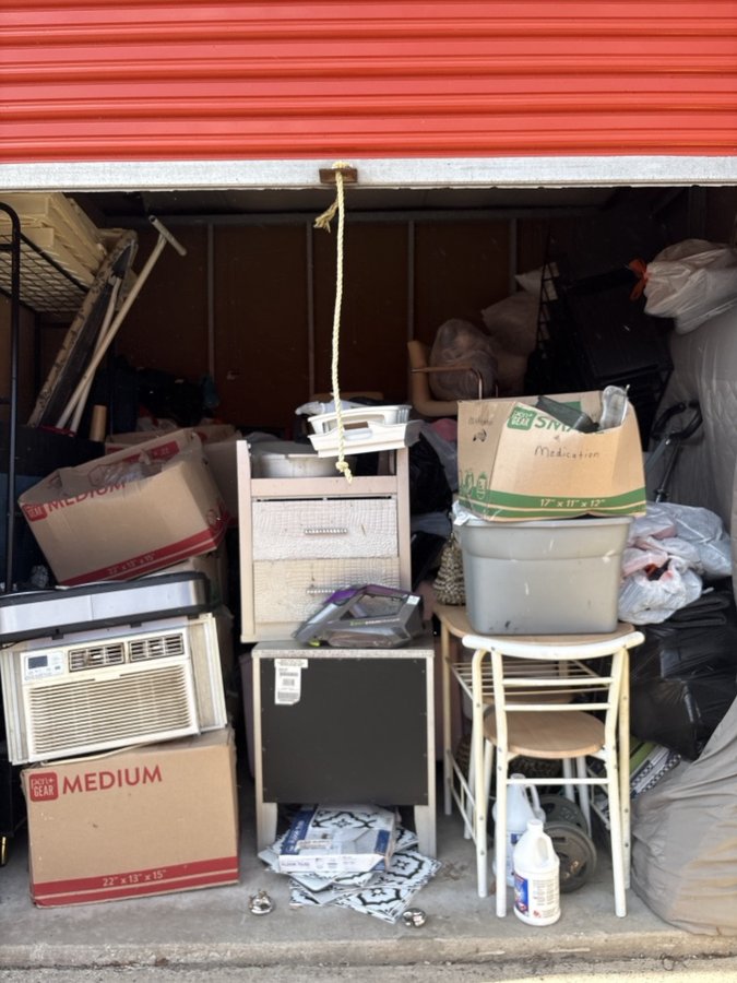 10 x 10 storage unit in East Hazel Crest, IL