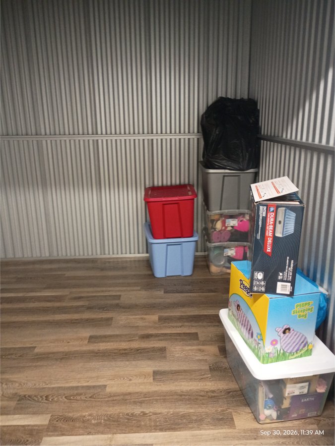 10 x 8 storage unit in Flint, MI