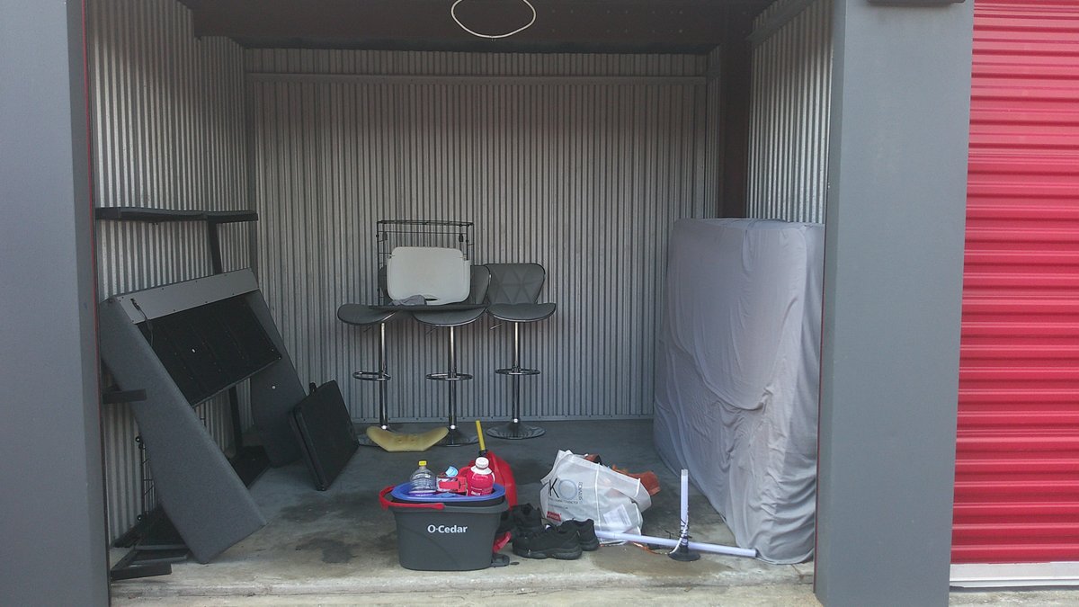10 x 10 storage unit in Orlando, FL