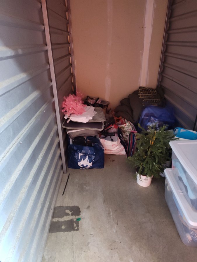 5 x 10 storage unit in Brandon, FL