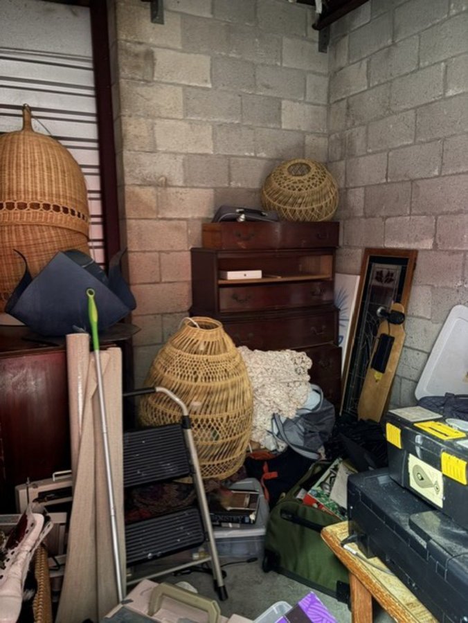 10 x 10 storage unit in W Palm Beach, FL