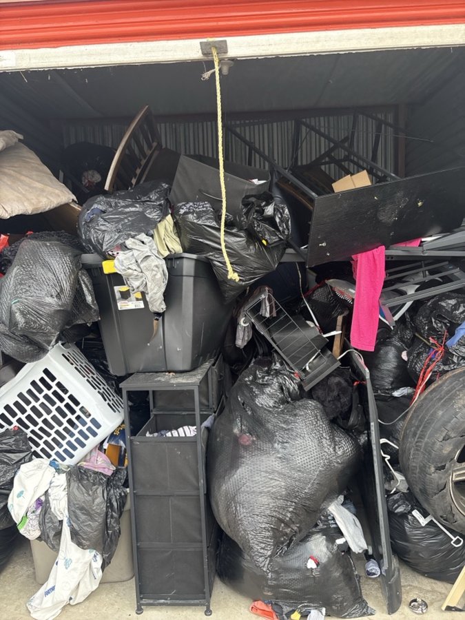 10 x 10 storage unit in East Hazel Crest, IL