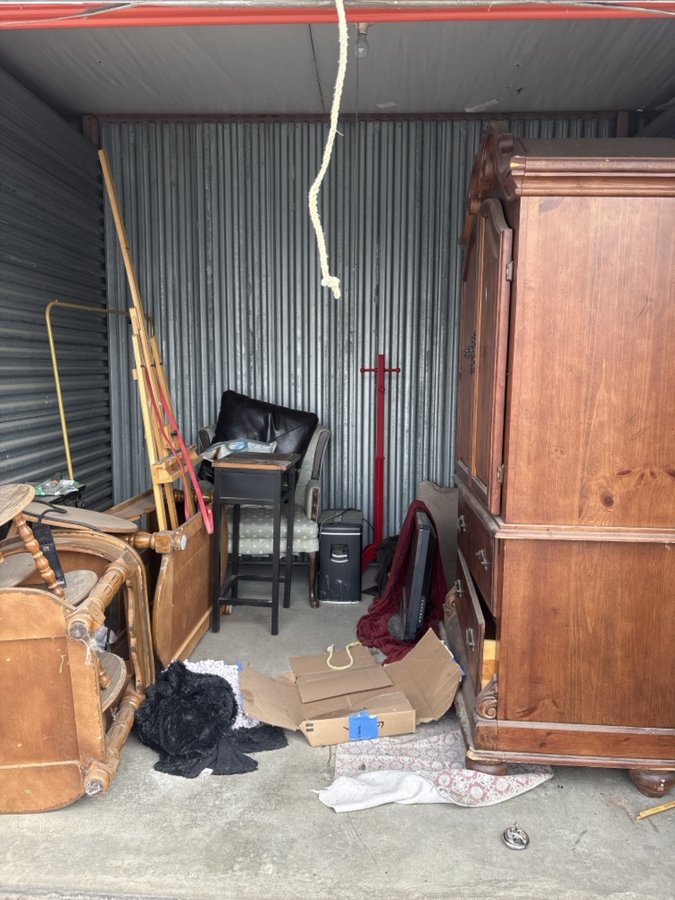10 x 10 storage unit in East Hazel Crest, IL