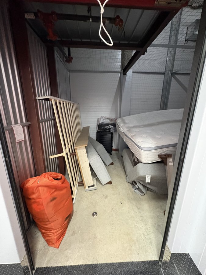 10 x 15 storage unit in Astoria, NY