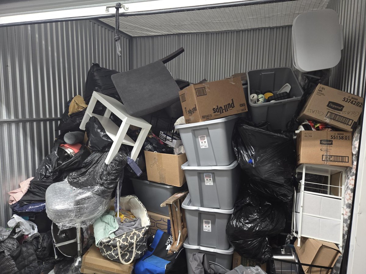 10 x 10 storage unit in Philadelphia, PA