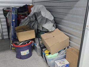 10 x 10 storage unit in Middle Island, NY