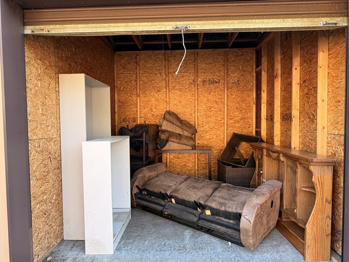 10 x 10 storage unit in Temperance, MI