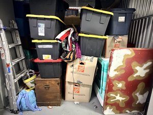 10 x 11 storage unit in Los Angeles, CA