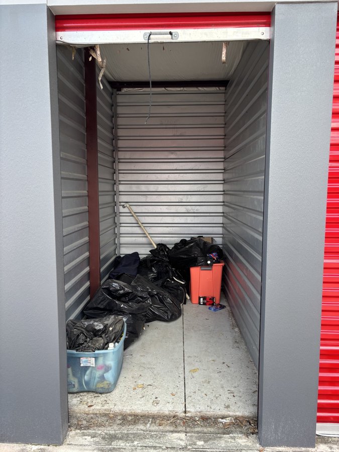 5 x 10 storage unit in Sanford, FL