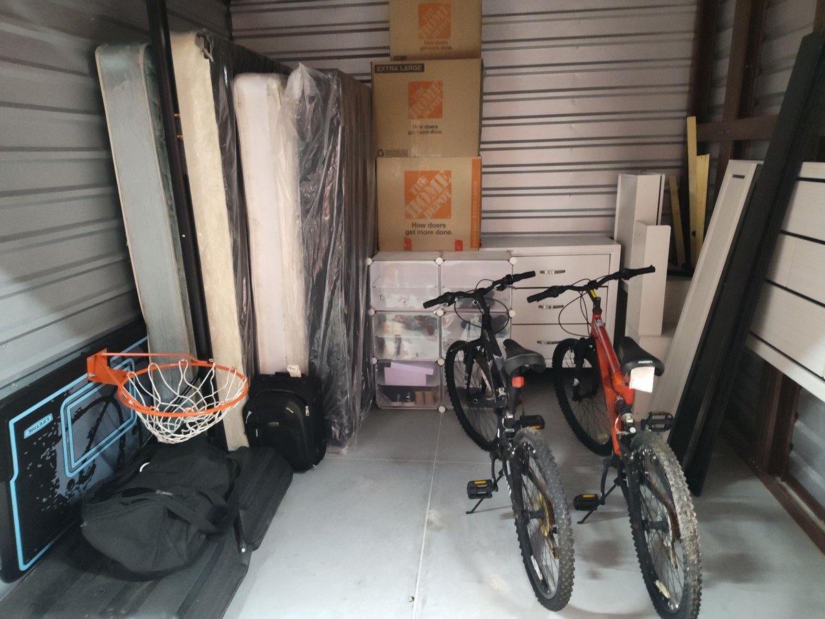 10 x 10 storage unit in Riverview, FL
