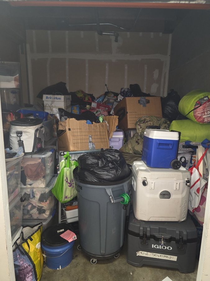 10 x 10 storage unit in Oakland, CA