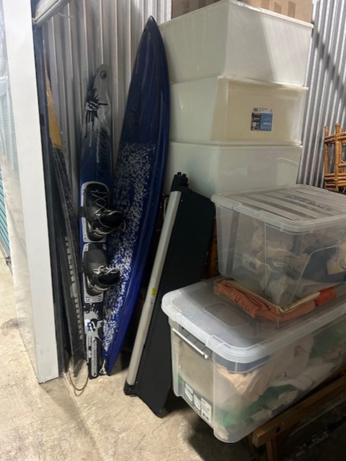 10 x 10 storage unit in W Palm Beach, FL