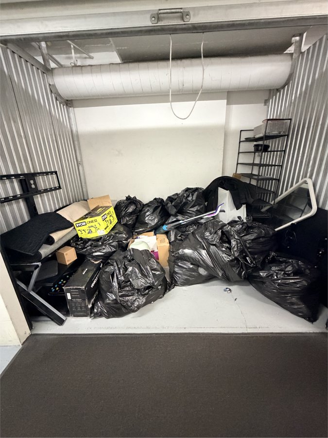 7 x 10 storage unit in Los Angeles, CA