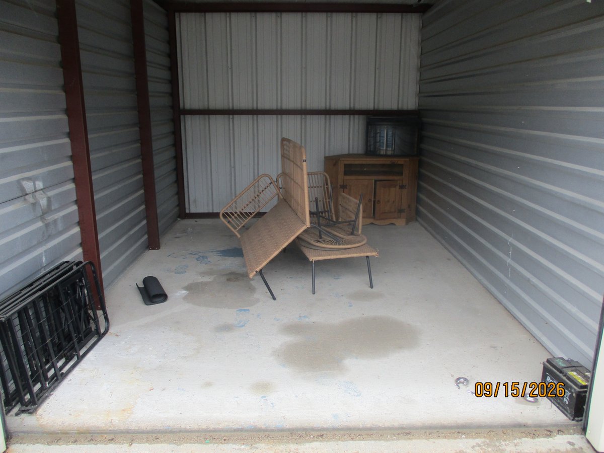 10 x 15 storage unit in Omaha, NE