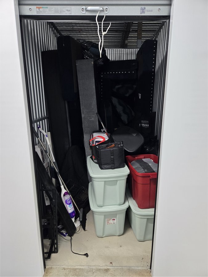 5 x 10 storage unit in Claymont, DE