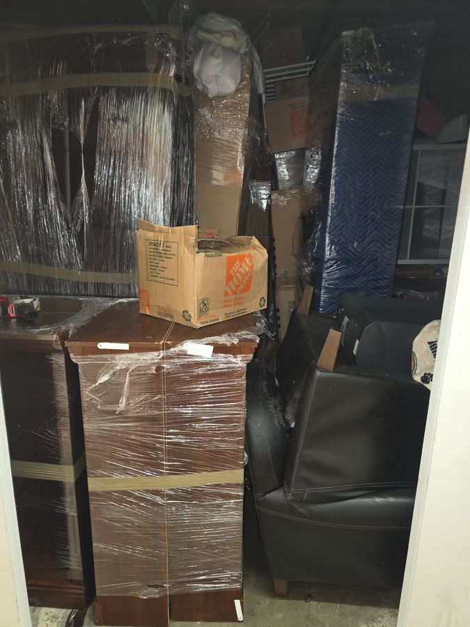 10 x 10 storage unit in Oakland, CA