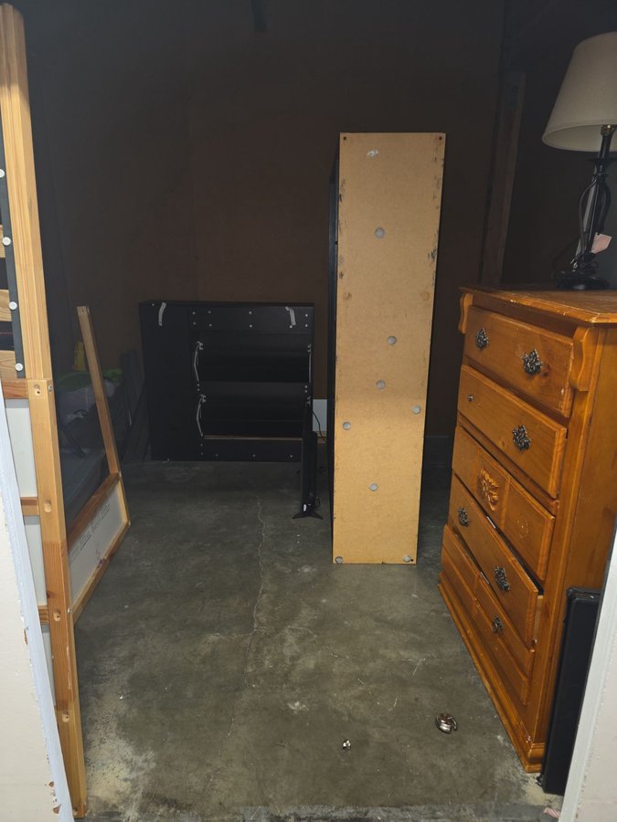 10 x 10 storage unit in Oakland, CA