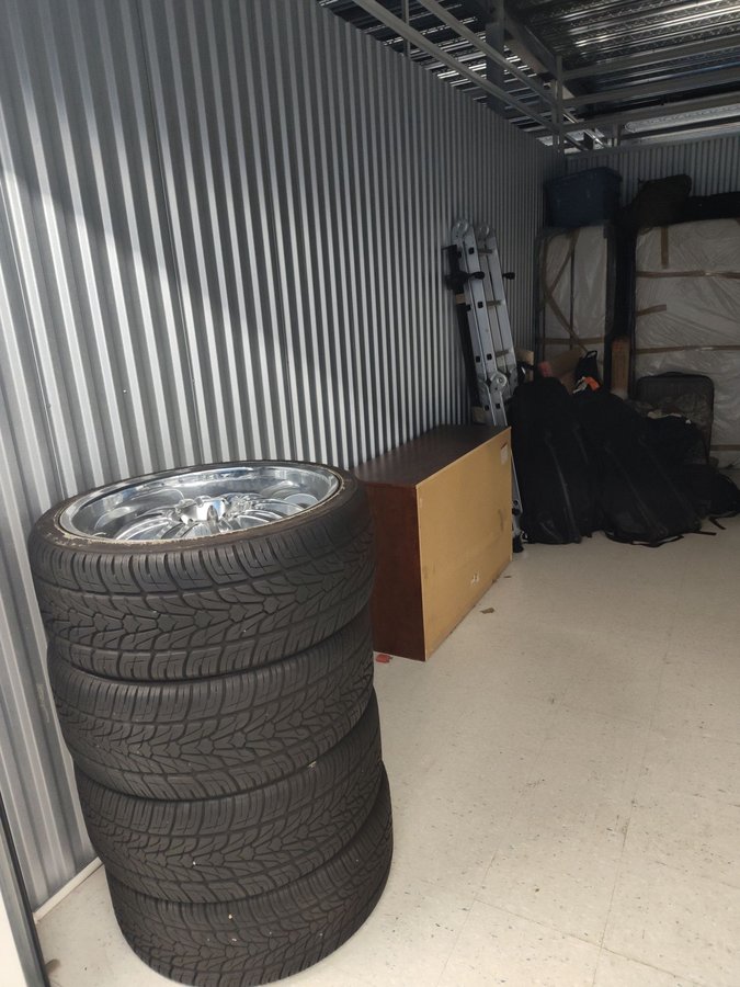 10 x 20 storage unit in Tampa, FL