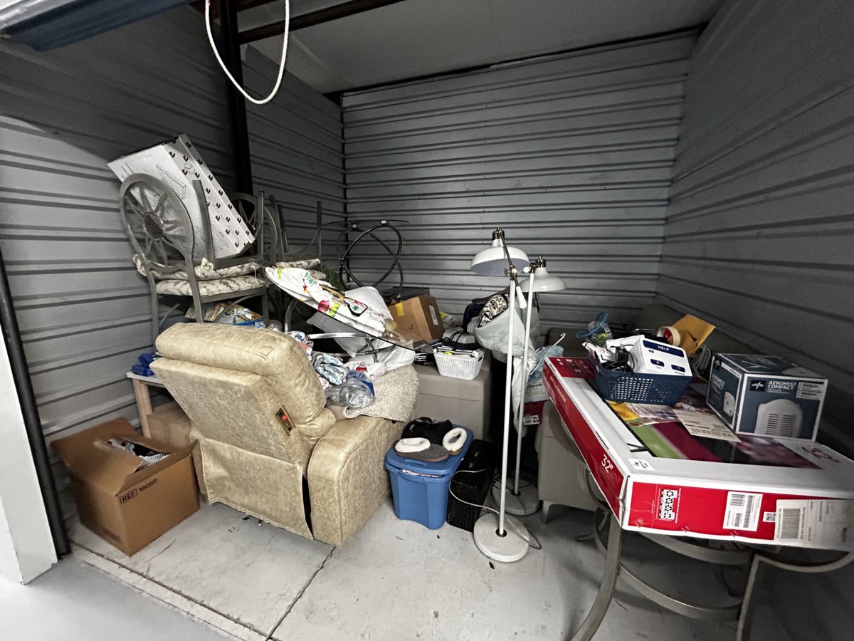 10 x 10 storage unit in Orlando, FL
