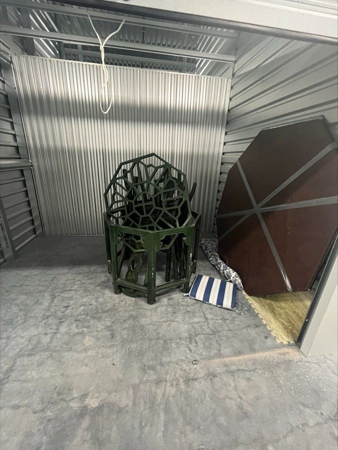 7 x 10 storage unit in Langhorne, PA