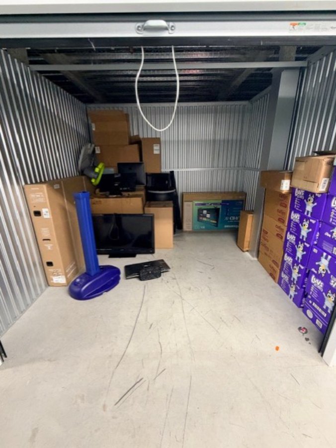 10 x 10 storage unit in Dumfries, VA