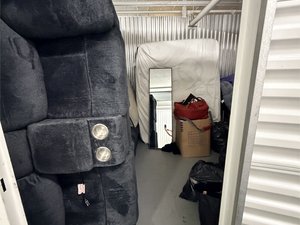 10 x 11 storage unit in Los Angeles, CA