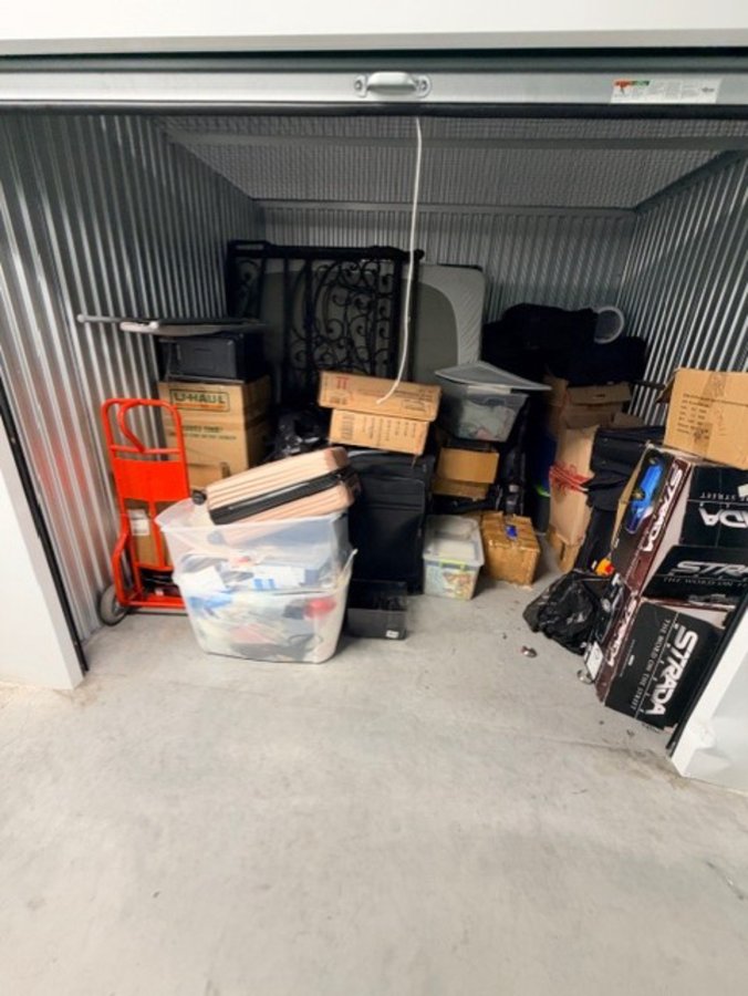 10 x 10 storage unit in Dumfries, VA