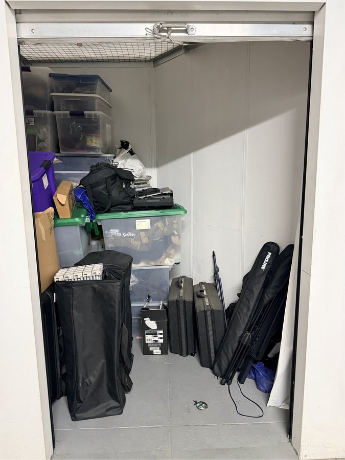 6 x 7 storage unit in Los Angeles, CA