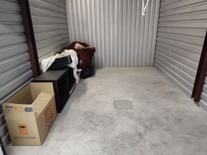 10 x 15 storage unit in Tampa, FL