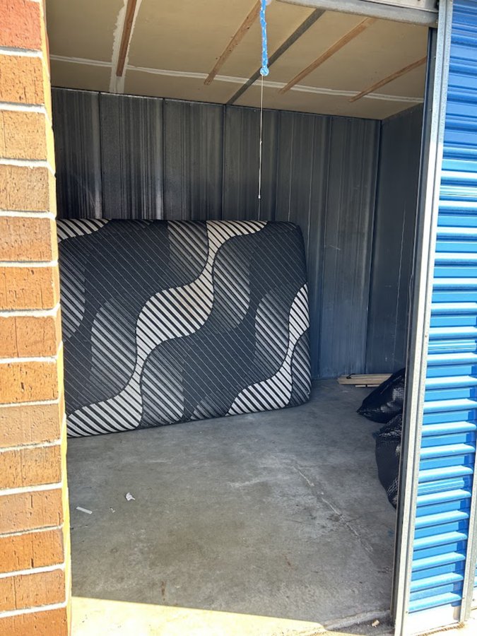 10 x 10 storage unit in Tacoma, WA