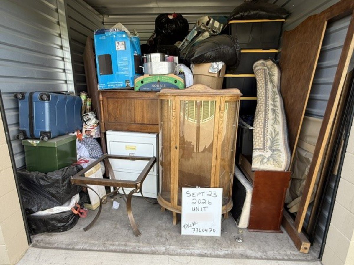 10 x 10 storage unit in Central Point, OR