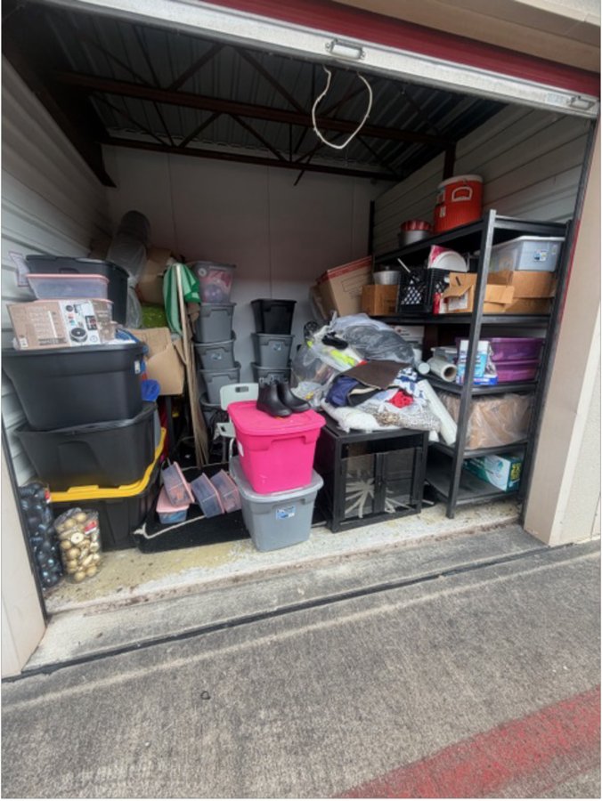 10 x 10 storage unit in Pearland, TX