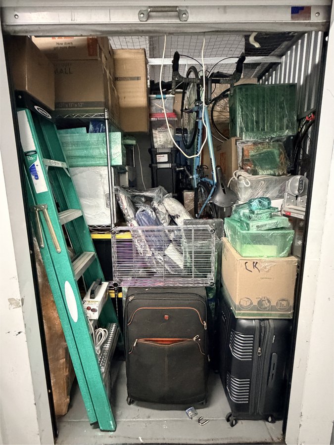 7 x 9 storage unit in Los Angeles, CA